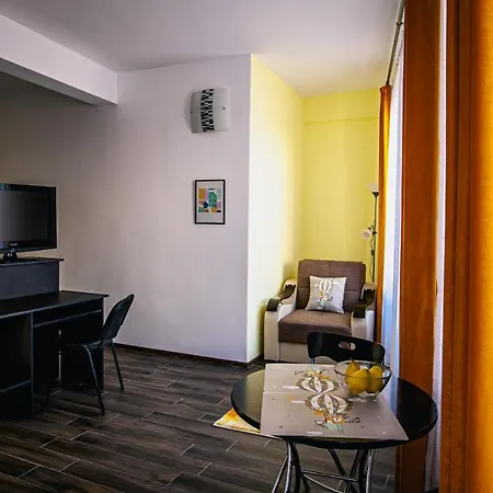 Ξενοδοχείο με διαμερίσματα Colors Κλουζ-Ναπόκα